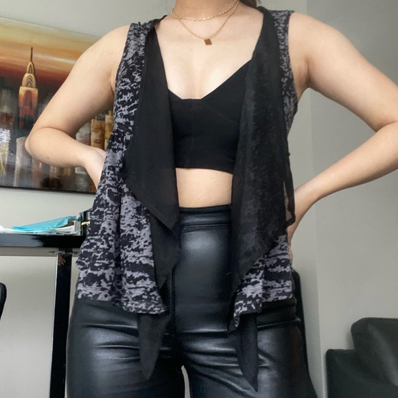 BELLE DU JOUR Gray Sleeveless Tie Front Vest - Picture 3 of 6